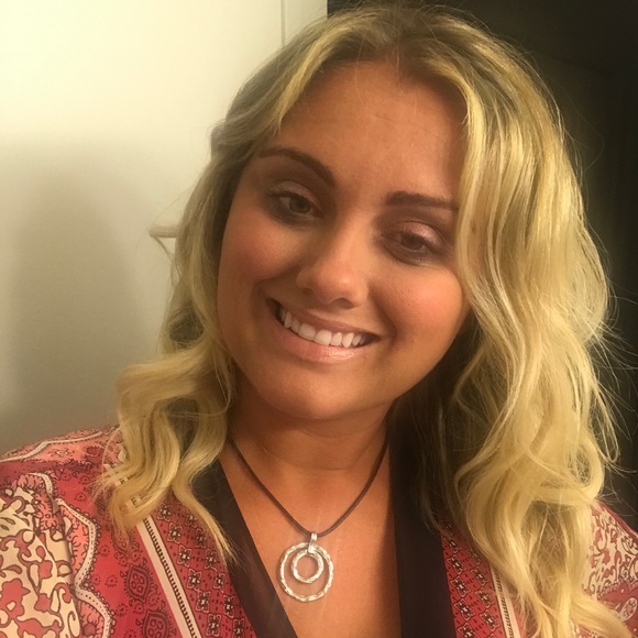 Meet your Posher, Danyell - Picture 1 of 1